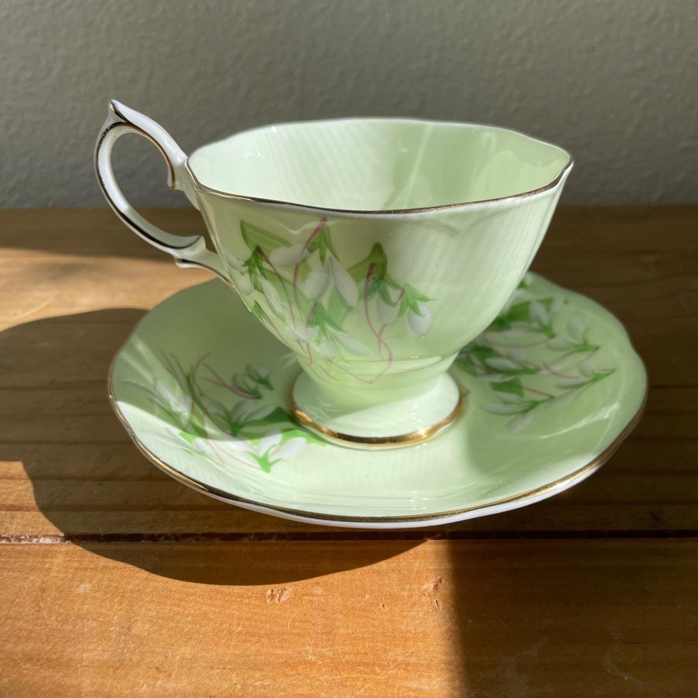 Royal Albert China Laurentian Snowdrop Teacup and Saucer Green January‎ Birthday